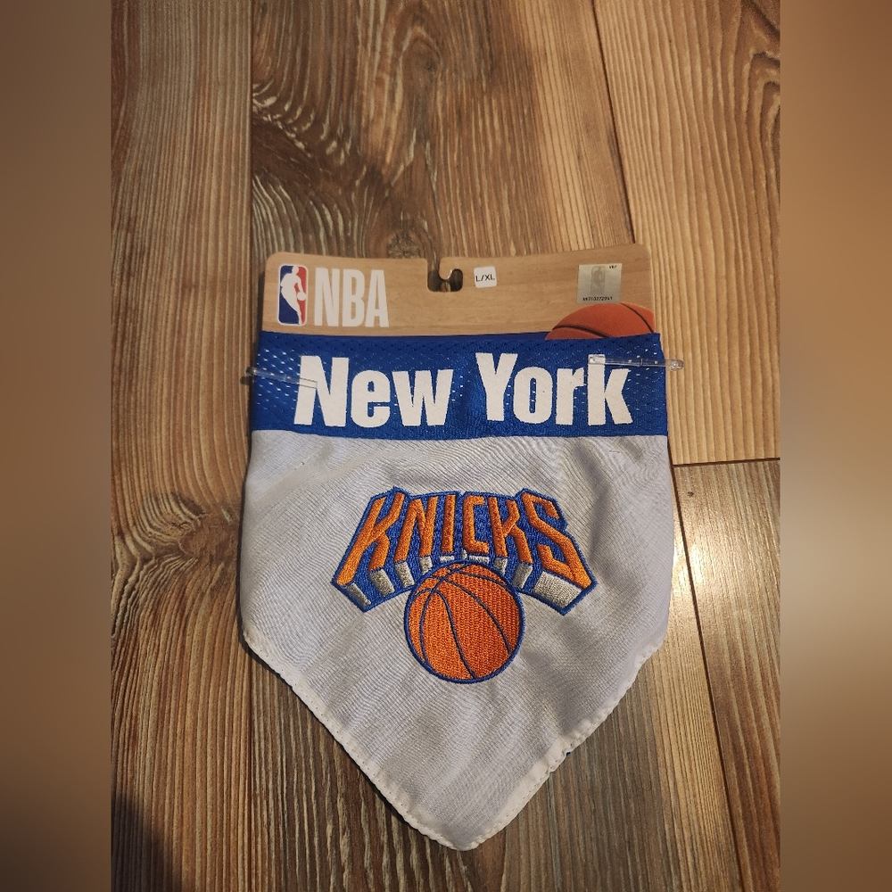 NWT New York Knicks Dog Collar Bandana Size L/XL